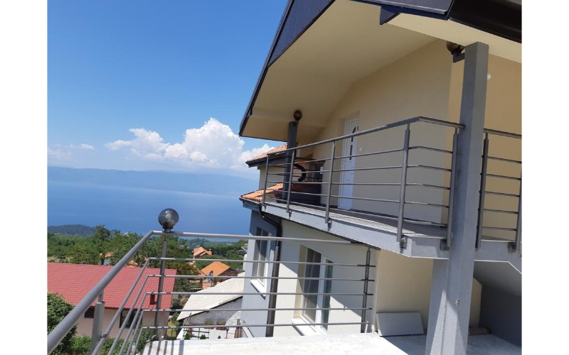 2-Two-Bedroom Apartment with Lake View