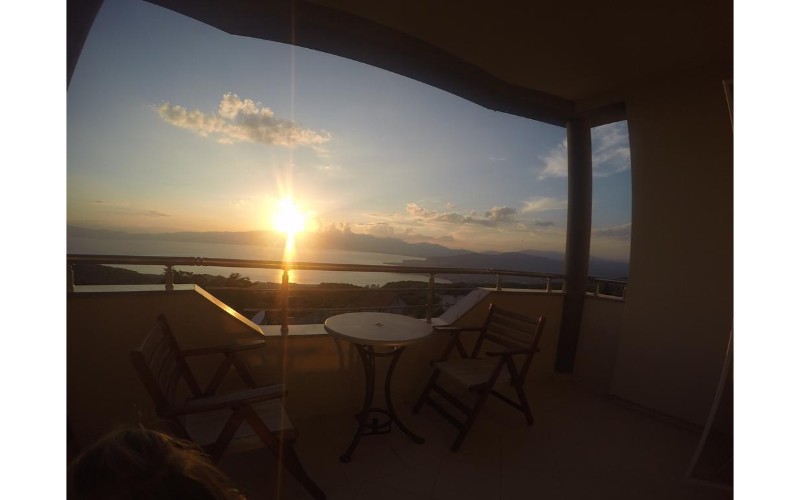2-Two-Bedroom Apartment with Lake View