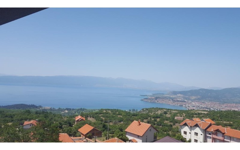 4-Apartment with Lake View